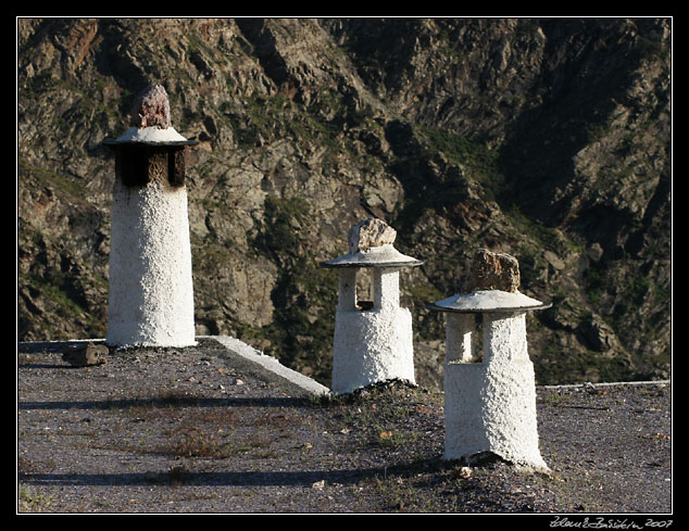 Andalucia - Alpujarras - chimneys on flat roofs made of clay