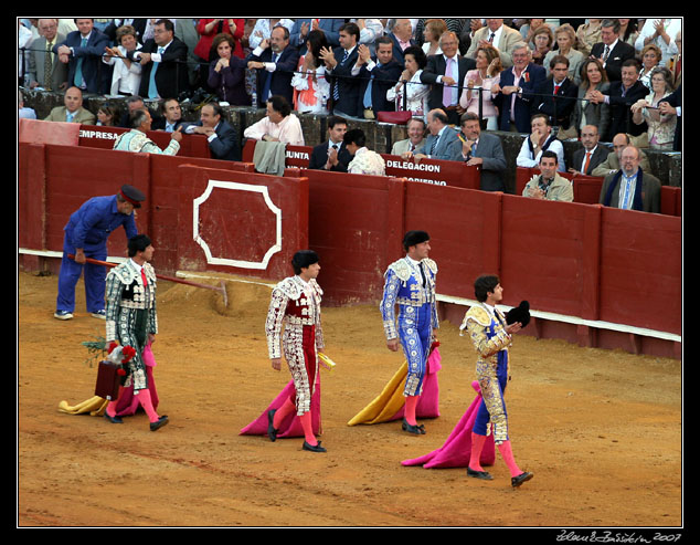 Sevilla - corrida of toros - Castella`s triumhant march round the arena