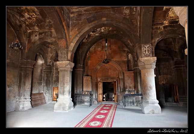 Armenia - Saghmosavank - gavit