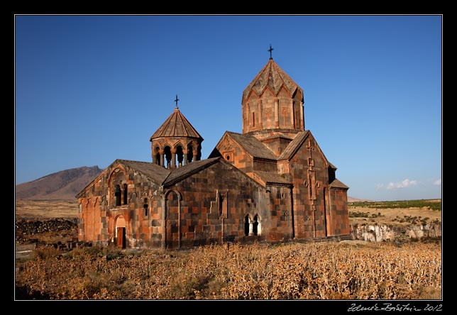 Armenia - Hovhannavank - Katoghikeh with gavit