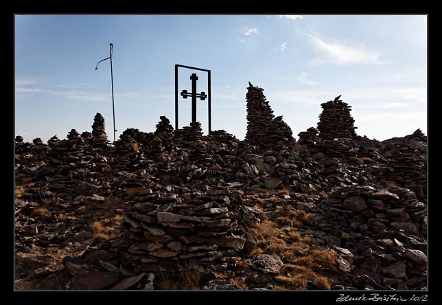 Armenia - Aragats - stone men up on a hill above Kari Lich