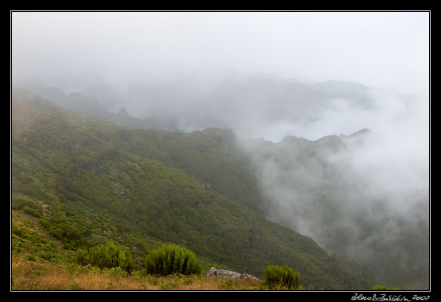 foggy horizons on Pico Ruivo