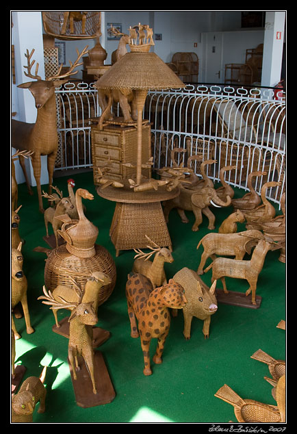 wicker zoo in craft center Camacha