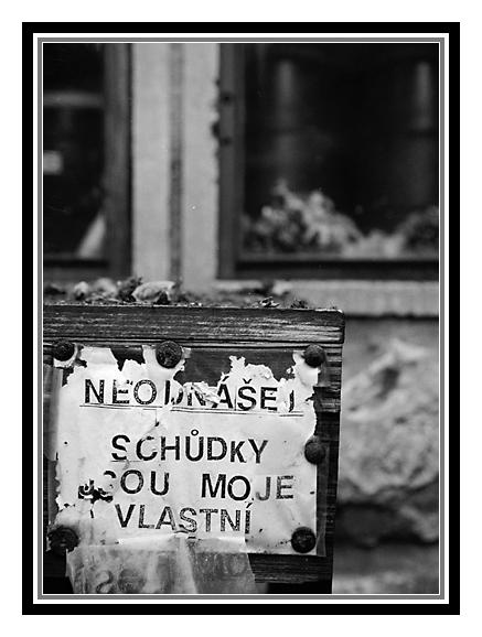 krematorium Praha-Strasnice. Canon EOS50, Kodak T400CN